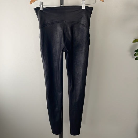 Spanx Spanxshape Faux Leather Leggings Shiny Vegan Tight Black Large FLAWED - Picture 2 of 8
